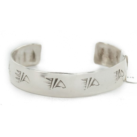 Handmade Bear paw Certified Authentic Navajo .925 Sterling Silver Baby Native American Bracelet 12853-1 Handmade Bear paw Certified Authentic Navajo .925 Sterling Silver Baby Native American Bracelet 12853-1